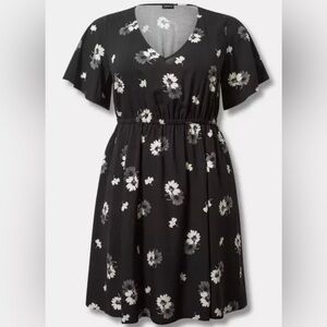 Torrid V-Neck Elastic Waist Mini Dress floral V Neck with pockets size 00